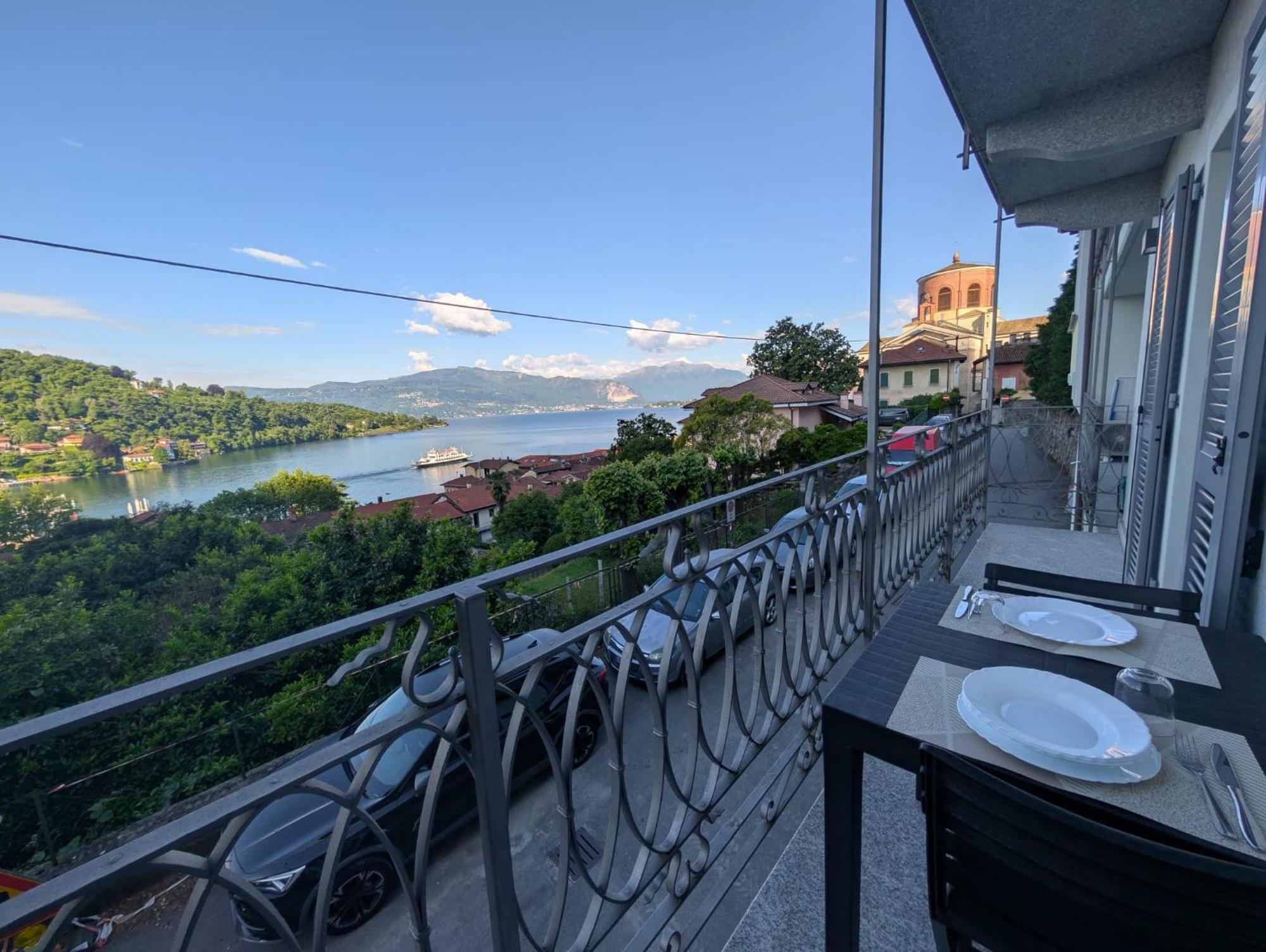 Appartamenti I Fiori Del Lago Laveno Ngoại thất bức ảnh