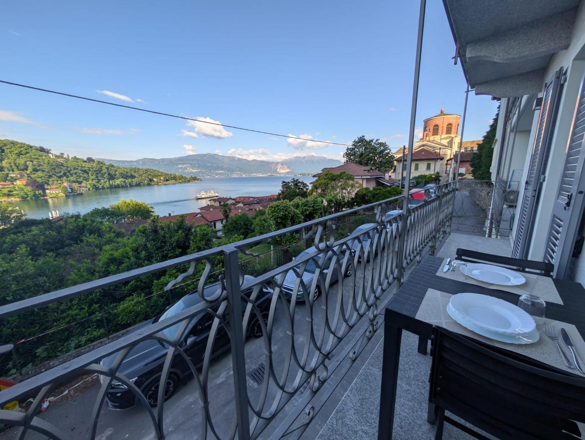 Appartamenti I Fiori Del Lago Laveno Ngoại thất bức ảnh